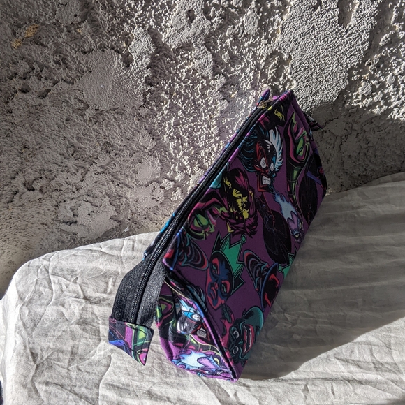 Disney Villians Crossbody Bag - Picture 2 of 7